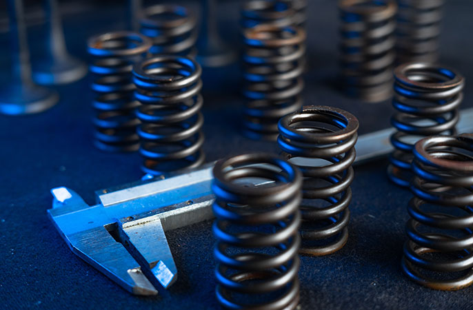 用游標卡尺量測壓縮彈簧長度